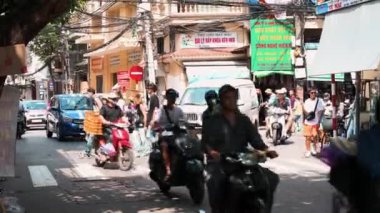 Hanoi, Vietnam - 10 Ekim 2019: Hanoi 'de yoğun trafik - Sonbaharda Vietnam' ın başkenti