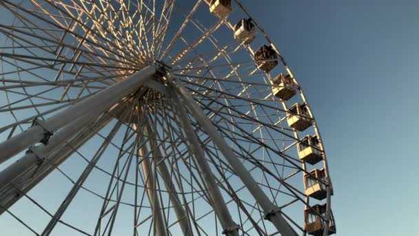 Rueda Fortuna Carrusel Alto Contra Cielo — Vídeos de Stock