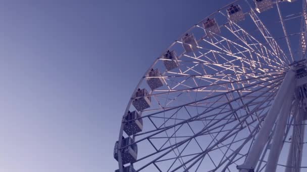 Riesenrad Karussell Gegen Den Himmel — Stockvideo