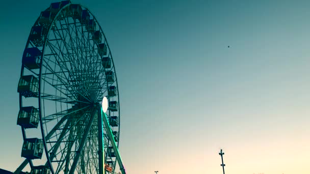 Pariserhjul Hög Carousel Mot Himlen — Stockvideo