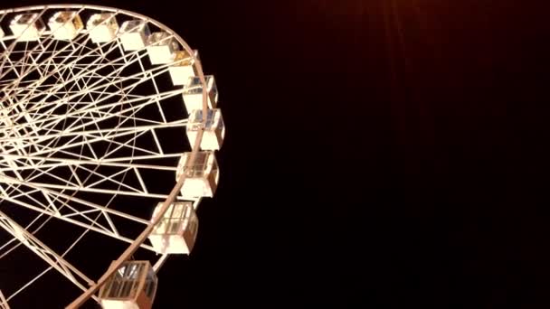 Reuzenrad Hoge Lichtgevende Carrousel Een Donkere Achtergrond Video Van Avond — Stockvideo