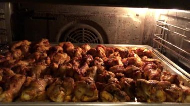 Izgara et pişirme. Tavuk ve domuz kebap.