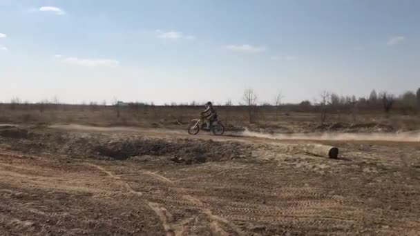 Motocross Les Athlètes Font Moto Motocross Professionnel Parcourt Les Dunes — Video