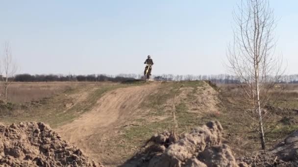 Motocross Les Athlètes Font Moto Motocross Professionnel Parcourt Les Dunes — Video