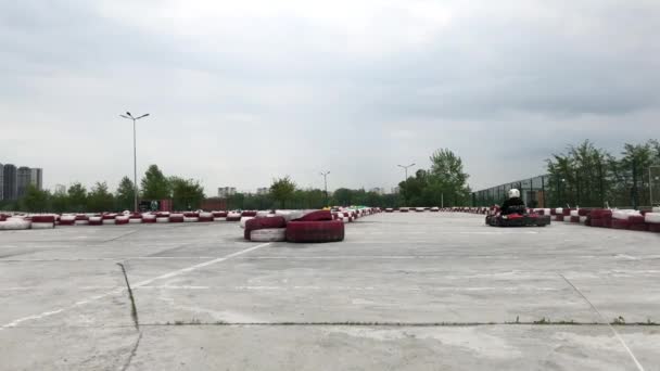 Картинг Ипподроме Гонки Маленьких Спортивных Автомобилях — стоковое видео