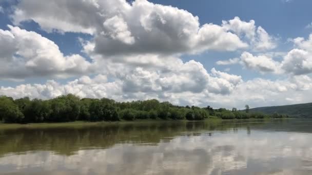 Nubes Cielo Azul Muestran Río Rafting Río Dniester Combinación Perfecta — Vídeos de Stock