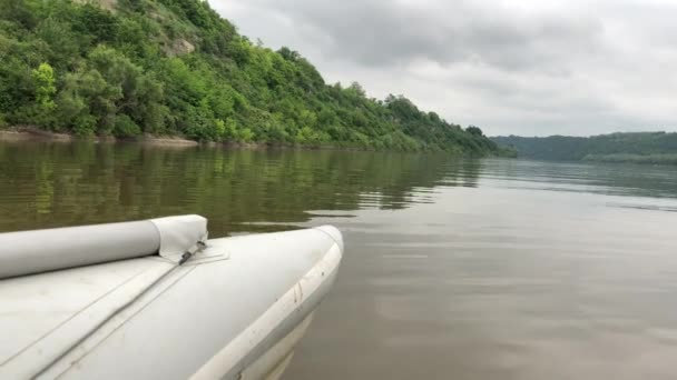 Rafting Catamarán Tranquilo Río Dniester Parte Delantera Del Barco Puede — Vídeos de Stock