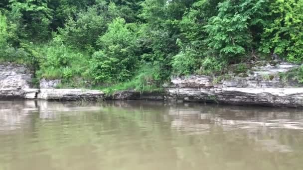 Rafting Katamarán Mentén Kanyon Dniester Folyón Köves Zöld Part Tükrözi — Stock videók