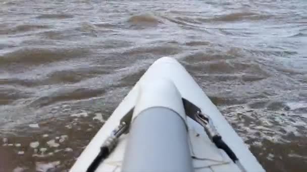 Rafting Katamaran Řece Dniester Přední Část Člunu Vidět Rámu Katamaran — Stock video