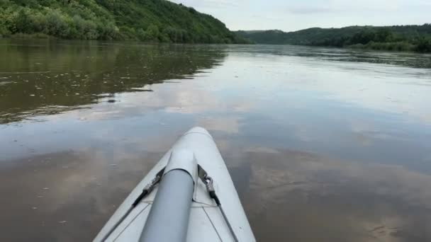 Rafting Catamarán Tranquilo Río Dniester Parte Delantera Del Barco Puede — Vídeos de Stock