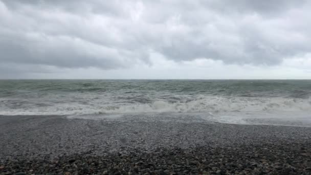 Sturm Auf See Sturmwarnung Der Küste Gewitterwolken Und Große Meereswellen — Stockvideo
