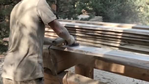 Worker Polishes Pine Board Grinding Tool Hands Man Power Tool — Stock Video