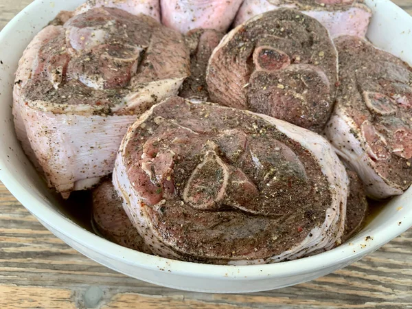 Putensteak Liegt Auf Einem Teller Picknick Freien Mariniertes Geflügel Zum — Stockfoto