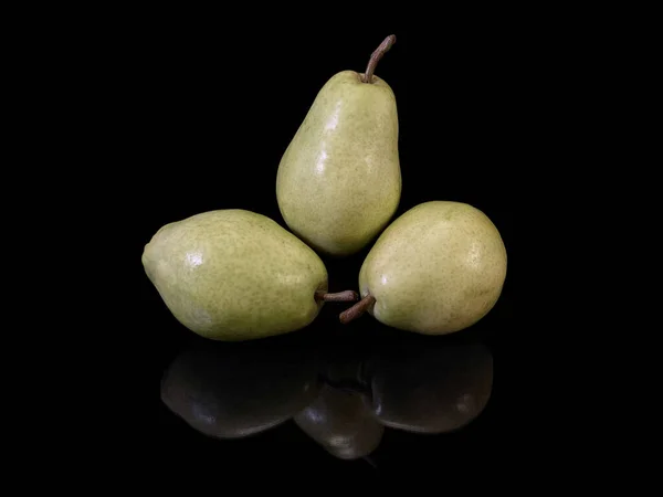 Зеленая Спелая Груша Черном Фоне Сорт Гороха Бера Крупные Плоды — стоковое фото