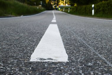 Boş yol bir yere gidiyor.