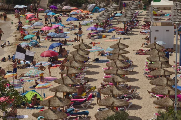 Portocolom España Julio 2019 Vista Sobre Una Playa Llena — Foto de Stock