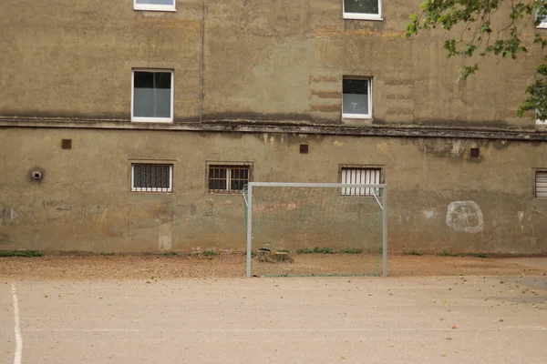 Campo Futebol Abandonado Com Objetivo — Fotografia de Stock