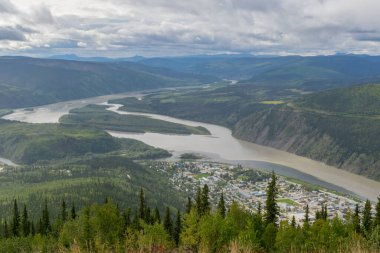 Yukon nehri ve Dawsnon şehri, Yukon, Kanada
