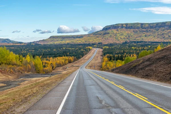 Estrada Vazia Através Das Montanhas Rochosas Canadá — Fotografia de Stock