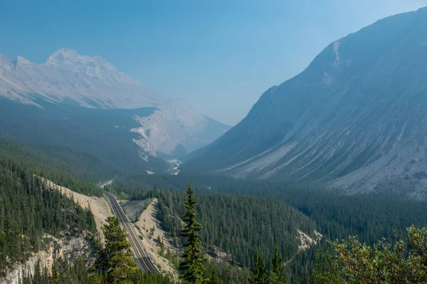 Columbian Ice Field Parkway Μεταξύ Banff Και Jasper Καπνό Από — Φωτογραφία Αρχείου