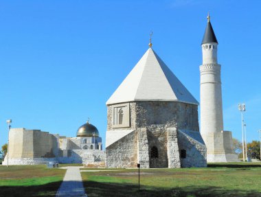 Bolgar Tataristan şehri Rusya, Doğu Mozolesi, anıt tabelası ve müzede büyük minare-reserve