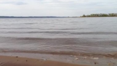 Sakin havalarda Volga dalgaları