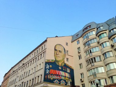 Moskova, Rusya. Mareşal Zhukov'un yüksek bir binadaki görüntüsü