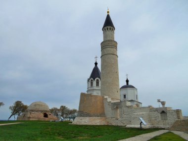 Bolgar Tataristan Rusya Şehri. Kuzey mozolesi, Han Sarayı, Büyük minare, Katedral camii, Doğu mozolesi, varsayım Kilisesi müze-rezerv
