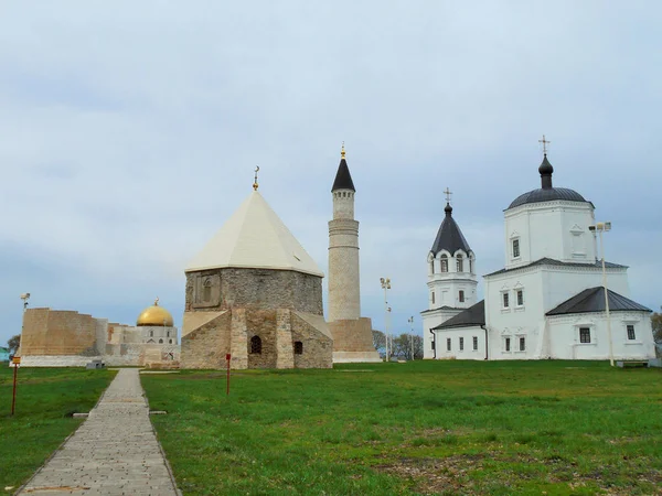 ボルガル タタールスタン市 ロシア記念看板 ビッグミナレット モスク 東部霊廟 博物館保護区の前提教会 — ストック写真
