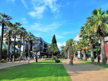 Güneşli bir yaz gününde Soçi şehrinin geleceği.