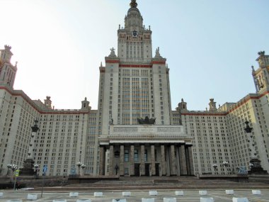 Moskova Devlet Üniversitesi adını M.V. Lomonosov 'dan almıştır..