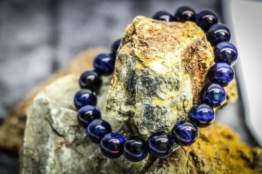 Mavi renk kaplanlar taş göz