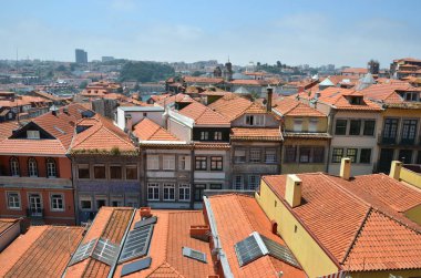 Porto Douro nehrin karşısındaki şehir merkezinde. Portekiz