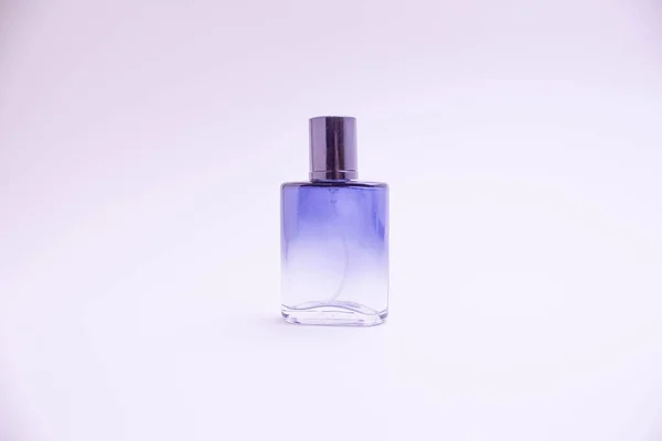 Glass bottle of perfume on white background. Pink, blue, green, black bottle. Women's and men's perfume. Aromatherapy, spa. — Stock Photo, Image