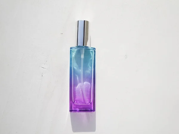 Uma Bela Garrafa Perfume Moderna Estilo Minimalista Com Vidro Transparente — Fotografia de Stock