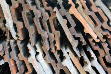 Çatı dikey düzenlemesi için eski karo seramik