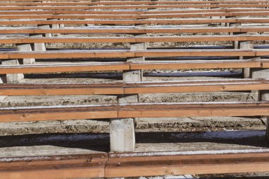 boş bir ahşap banklar