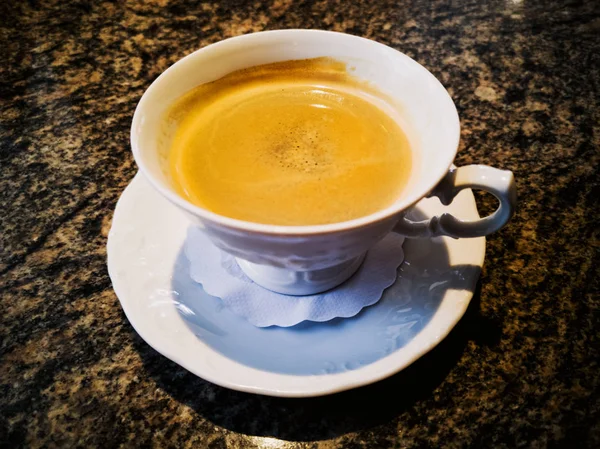 Csésze Kávé Kőasztal — Stock Fotó