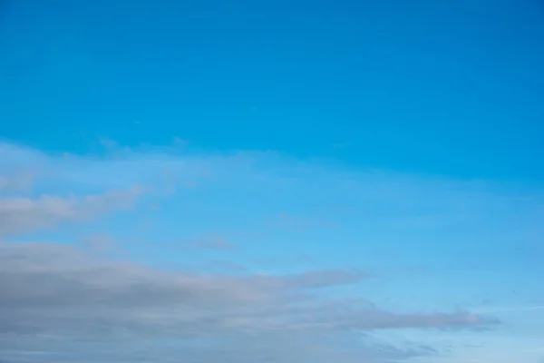 Céu Azul Com Nuvens — Fotografia de Stock