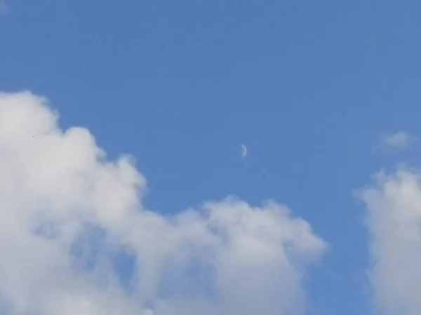 Cielo Azul Brillante Con Nubes — Foto de Stock