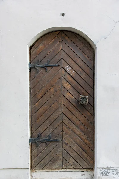 Oude Houten Deur Bakstenen Muur — Stockfoto