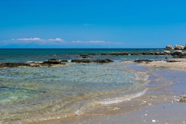 Deniz kıyısındaki Rodos adasında toplam Akdeniz 'de