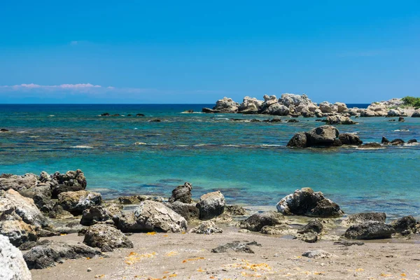 Brzeg Morza Śródziemnego w sumie na wyspie Rodos — Zdjęcie stockowe