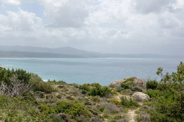 Vista desde las montañas del mar Mediterráneo en la isla o —  Fotos de Stock