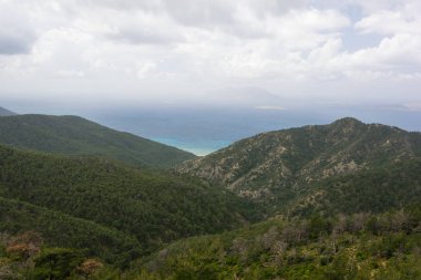 Rodos'ta dağların ve vadilerin güzel manzarası