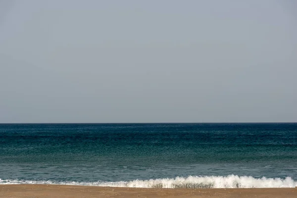 Красивий пляж середземного моря в Греції — стокове фото