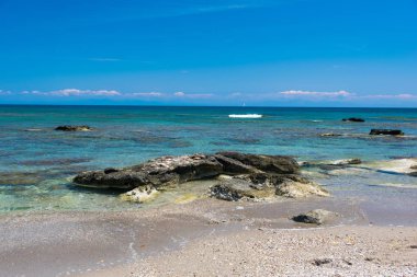 Deniz kıyısındaki Rodos adasında toplam Akdeniz 'de