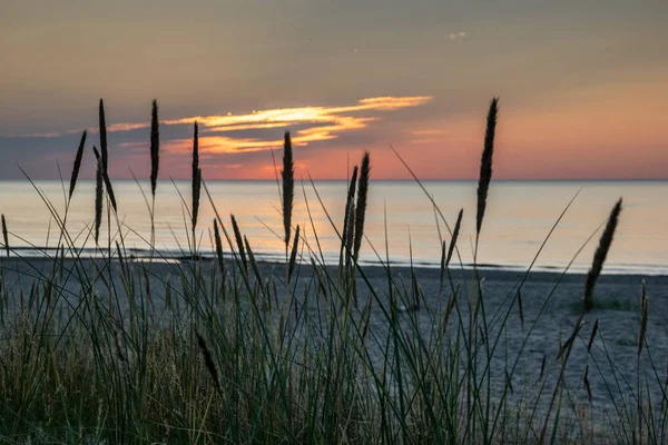 Sunset on the sea beach, beautiful view sunset, evening at the b — Stock Photo, Image