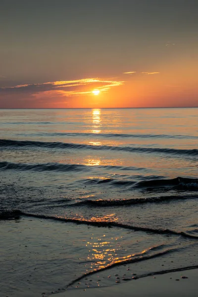 Sunset on the sea beach, beautiful view sunset, evening at the b — Stock Photo, Image