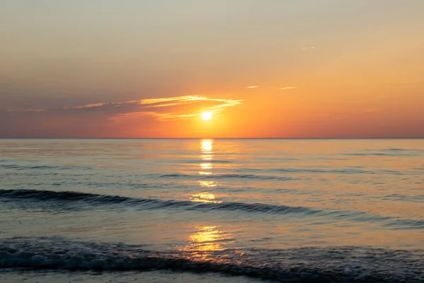 Sunset on the sea beach, beautiful view sunset, evening at the b — Stock Photo, Image